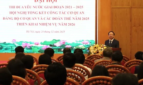 Tuyên dương các tập thể, cá nhân có thành tích xuất sắc trong công tác Tuyên giáo và Dân vận