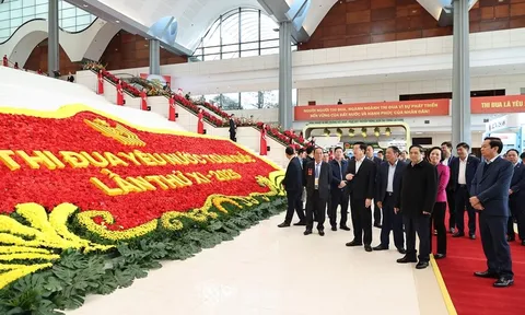 Thủ tướng Phạm Minh Chính kiểm tra công tác chuẩn bị Đại hội Thi đua yêu nước toàn quốc lần thứ XI