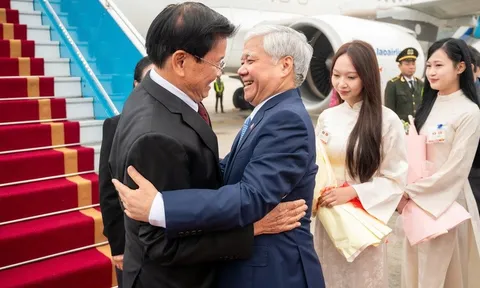 Tổng Bí thư, Chủ tịch nước Lào bắt đầu thăm cấp Nhà nước tới Việt Nam