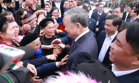 Tổng Bí thư Tô Lâm gặp mặt, nói chuyện với Nhân dân các dân tộc tỉnh Cao Bằng