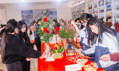 Nét xuân rất riêng của sinh viên Trường Cao đẳng Dược Trung ương Hải Dương