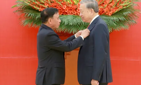 Lễ trao Huy hiệu 45 năm tuổi Đảng tặng Tổng Bí thư Tô Lâm