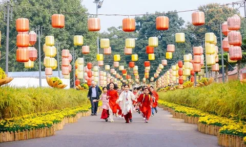 Rực rỡ Đường hoa Tết ở Khu Di sản Văn hóa Thế giới Hoàng thành Thăng Long