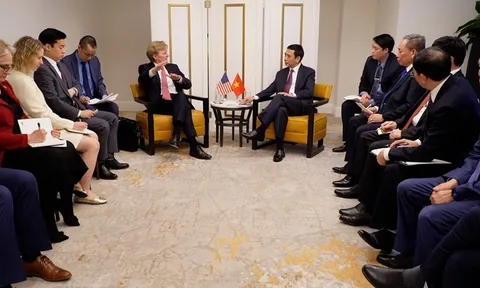 Thứ trưởng thứ nhất Bộ Chiến tranh Hoa Kỳ mong muốn tăng cường hợp tác quốc phòng với Việt Nam