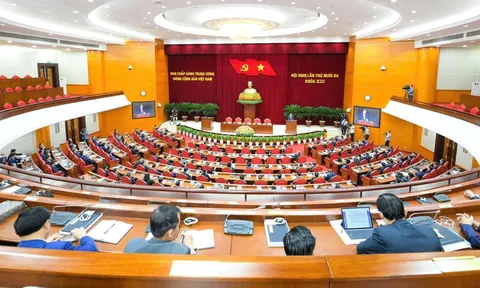 Tiếp tục hoàn thiện tổ chức bộ máy hệ thống chính trị, nâng cao chất lượng phục vụ Nhân dân