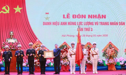 Tổng Bí thư phát biểu chỉ đạo tại buổi Lễ Quân chủng Hải quân đón nhận danh hiệu Anh hùng lực lượng vũ trang Nhân dân