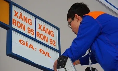 Giá xăng dầu chỉ được điều chỉnh ngay sau 1 ngày khi giá cơ sở tăng từ 15% trở lên