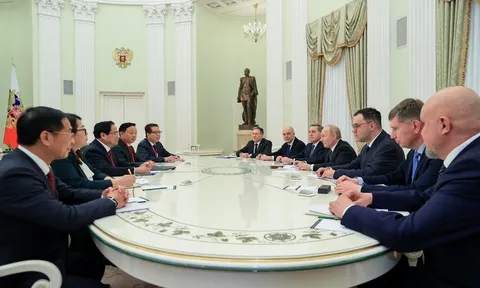 Thủ tướng Phạm Minh Chính hội kiến Tổng thống Liên bang Nga Vladimir Putin