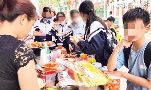 Người bán chất gây nghiện, thực phẩm không bảo đảm an toàn cho trẻ em bị phạt tới 40 triệu đồng