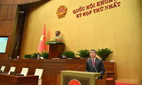 Thủ tướng Lê Minh Hưng trình bày báo cáo triển khai Kế hoạch phát triển kinh tế - xã hội năm 2026