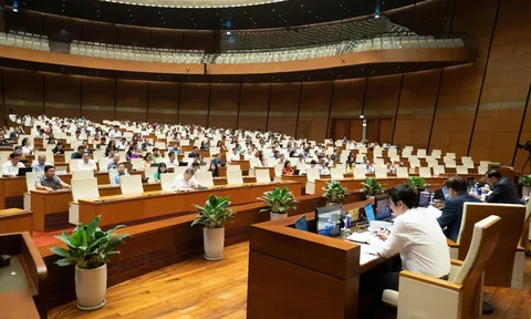 Hôm nay, Quốc hội thảo luận 2 dự án luật, nghe báo cáo và biểu quyết Nghị quyết về xăng dầu