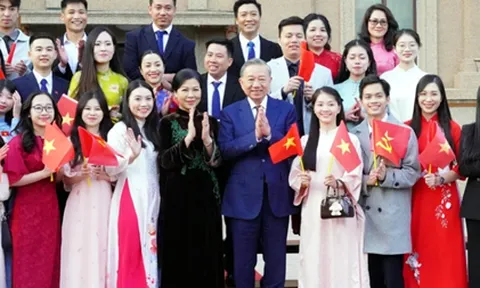 Tổng Bí thư, Chủ tịch nước Tô Lâm gặp gỡ cộng đồng người Việt Nam tại Trung Quốc