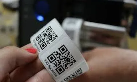 Đề xuất từ ngày 1/1/2027, doanh nghiệp, tổ chức, cá nhân được tự đặt in tem điện tử rượu, thuốc lá