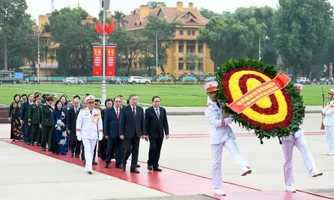 Lãnh đạo Đảng, Nhà nước vào Lăng viếng Chủ tịch Hồ Chí Minh nhân kỷ niệm 51 năm Ngày giải phóng miền Nam, thống nhất đất nước