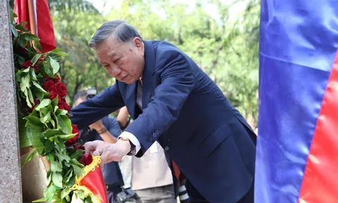 Tổng Bí thư, Chủ tịch nước Tô Lâm dâng hoa tưởng niệm Chủ tịch Hồ Chí Minh và gặp gỡ cộng đồng người Việt tại Philippines