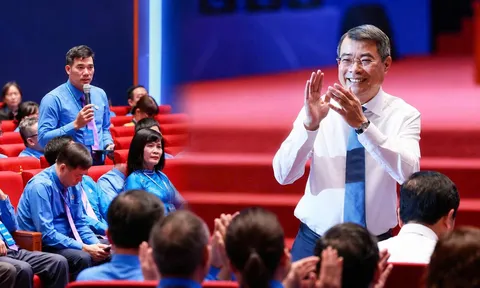 Thủ tướng Lê Minh Hưng trao đổi, thảo luận với Đại biểu dự Đại hội XIV Công đoàn Việt Nam