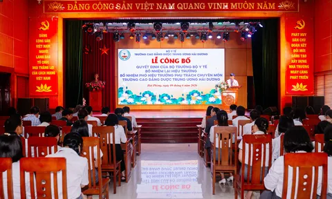 Công bố quyết định bổ nhiệm lại Hiệu trường và bổ nhiệm các Phó hiệu trường Trường Cao đẳng Dược Trung ương Hải Dương