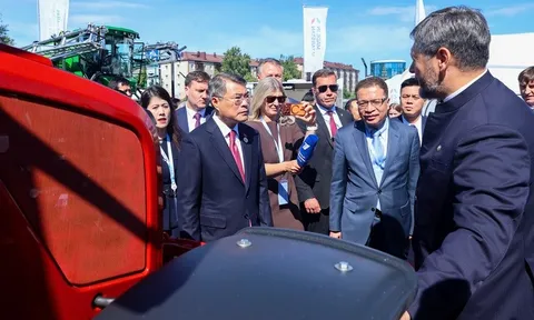 Thủ tướng Lê Minh Hưng thăm triển lãm tiềm lực công nghiệp, công nghệ cao và xuất khẩu của Tatarstan, Liên bang Nga