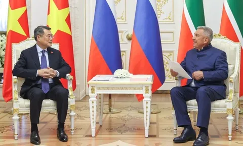 Thủ tướng Lê Minh Hưng gặp người đứng đầu Cộng hòa Tatarstan Rustam Minnikhanov, Liên bang Nga