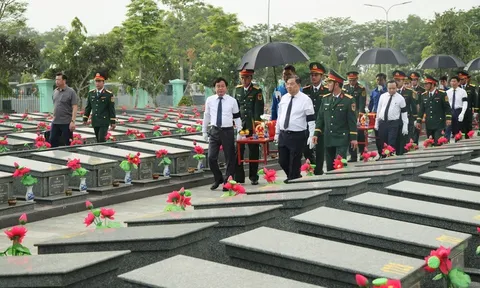Phó Thủ tướng Thường trực Phạm Gia Túc dự Lễ viếng, truy điệu và an táng hài cốt liệt sĩ tại Tây Ninh