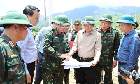 Phó Thủ tướng Hồ Quốc Dũng kiểm tra công tác khắc phục hậu quả lũ quét tại xã Mường Than
