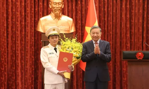 Trao quyết định thăng quân hàm Thượng tướng cho đồng chí Đặng Hồng Đức
