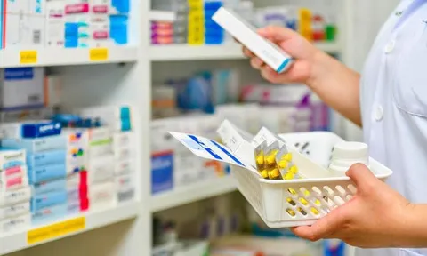 Thủ tướng Lê Minh Hưng: Kiểm soát chặt giá từ gốc với thuốc, thiết bị y tế và cương quyết loại bỏ mọi chi phí trung gian