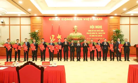 Bộ Chính trị, Ban Bí thư công bố 12 Quyết định về công tác cán bộ