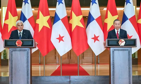 Tổng Bí thư, Chủ tịch nước Tô Lâm và Tổng thống Panama José Raúl Mulino gặp gỡ báo chí, chứng kiến Lễ trao các văn kiện hợp tác