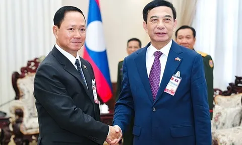 Đưa hợp tác quốc phòng Việt Nam - Lào ngày càng "gắn kết chiến lược"