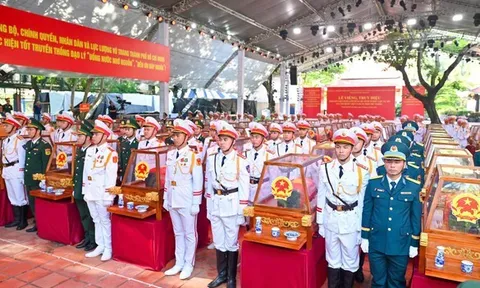 Thành kính, trang nghiêm, xúc động lễ viếng, truy điệu và an táng 731 hài cốt liệt sĩ tại TP. Hồ Chí Minh