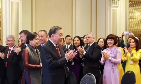 Tổng Bí thư, Chủ tịch nước Tô Lâm gặp đại diện cộng đồng người Việt Nam tại Châu Âu