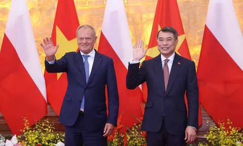 Thủ tướng Lê Minh Hưng chủ trì lễ đón chính thức Thủ tướng Ba Lan Donald Tusk