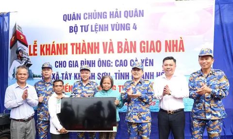 Vùng 4 Hải quân bàn giao căn nhà đầu tiên trong “Chiến dịch Quang Trung”