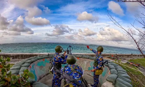 Tiếng kẻng giữa trùng khơi