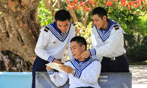 Sắc Xuân nơi đầu sóng