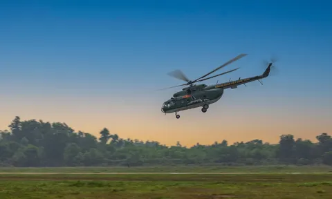 Những vòng bay giữa trưa