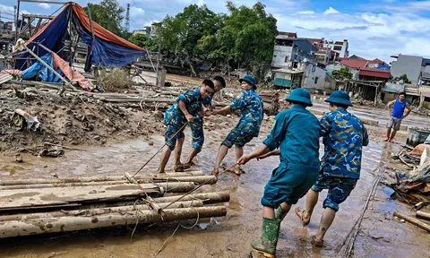 Bộ đội Trạm Ra đa 59 sát cánh cùng nhân dân vượt gian khó sau bão số 4