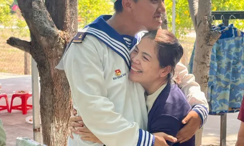 Bộ Tư lệnh Vùng 4 Hải quân đón tiếp thân nhân thăm chiến sĩ mới nhập ngũ