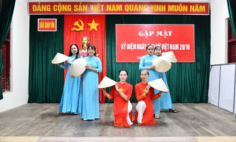 Phụ nữ Đặc khu Trường Sa đón Ngày truyền thống