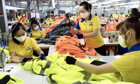Thu hút lao động trở lại sau khi mở cửa kinh tế, cách nào?