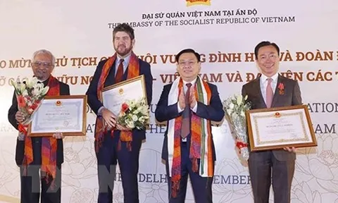 Chủ tịch Quốc hội gặp gỡ lãnh đạo các Hội hữu nghị Ấn Độ-Việt Nam