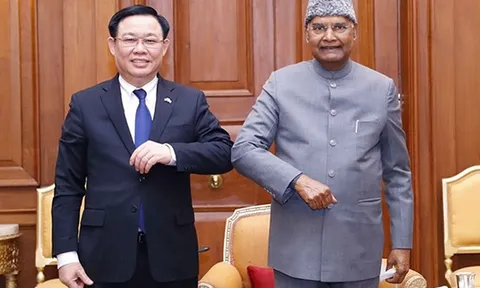 Chủ tịch Quốc hội Vương Đình Huệ hội kiến Tổng thống Ấn Độ