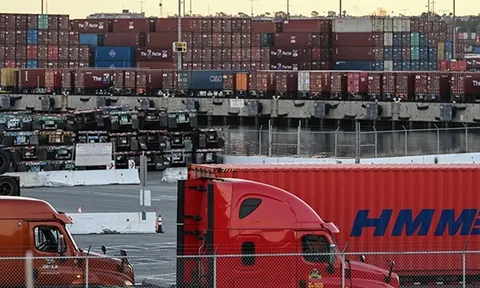 Thiếu nhân lực logistic khiến vận tải biển gặp khó