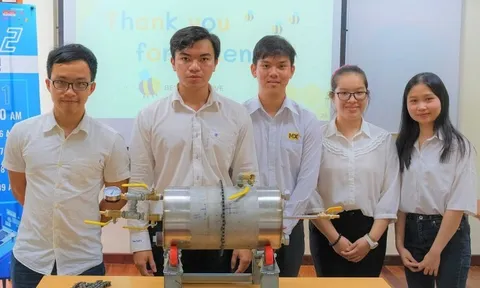 Sinh viên sáng tạo máy loại bỏ nước trong mật ong
