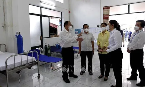 Sinh viên y khoa nỗ lực 'giữ lửa' trạm y tế lưu động