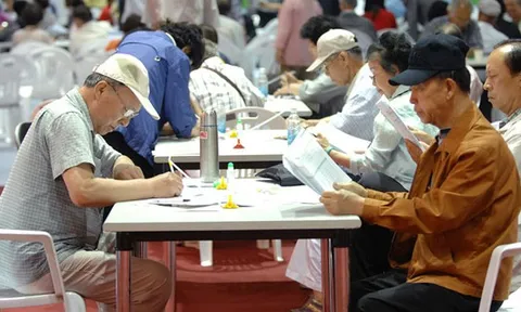 Lao động nam 51 tuổi làm việc nặng nhọc độc hại có nghỉ hưu được không?