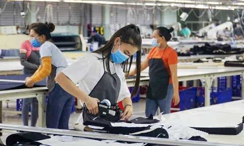 Người bán vé số, công nhân xa quê nặng trĩu ưu tư vì vắng Tết đoàn viên