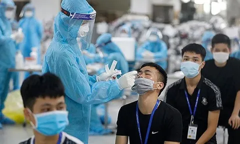 Sau nghỉ Tết, nhiều công nhân phải test COVID-19 trước khi vào làm việc