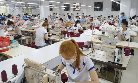 Công nhân lao động tăng tốc sản xuất sau Tết